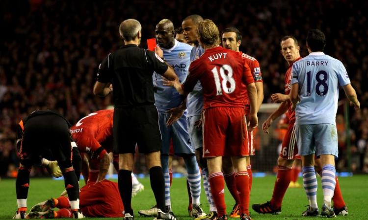 Premier: Balotelli vede rosso, ma il City si salva a Liverpool!