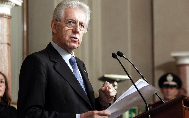 Monti a Kiev non canta l'inno di Mameli: lunga vita a Napolitano