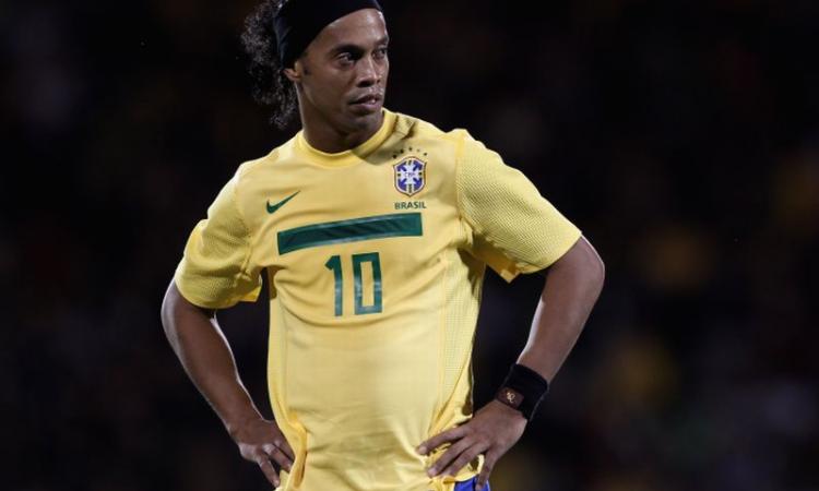 Ag. Ronaldinho: 'Offerte arrivate anche dalla luna'