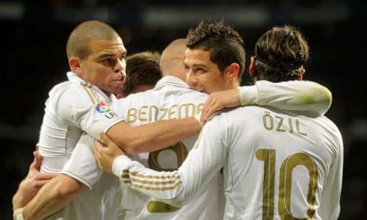 Il caso Ozil fa esplodere lo spogliatoio del Real Madrid: Ancelotti rischia grosso