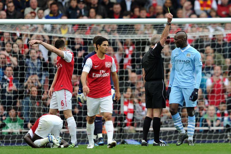 Premier: Balotelli espulso, City ko con l'Arsenal! United a +8 con l'aiutino