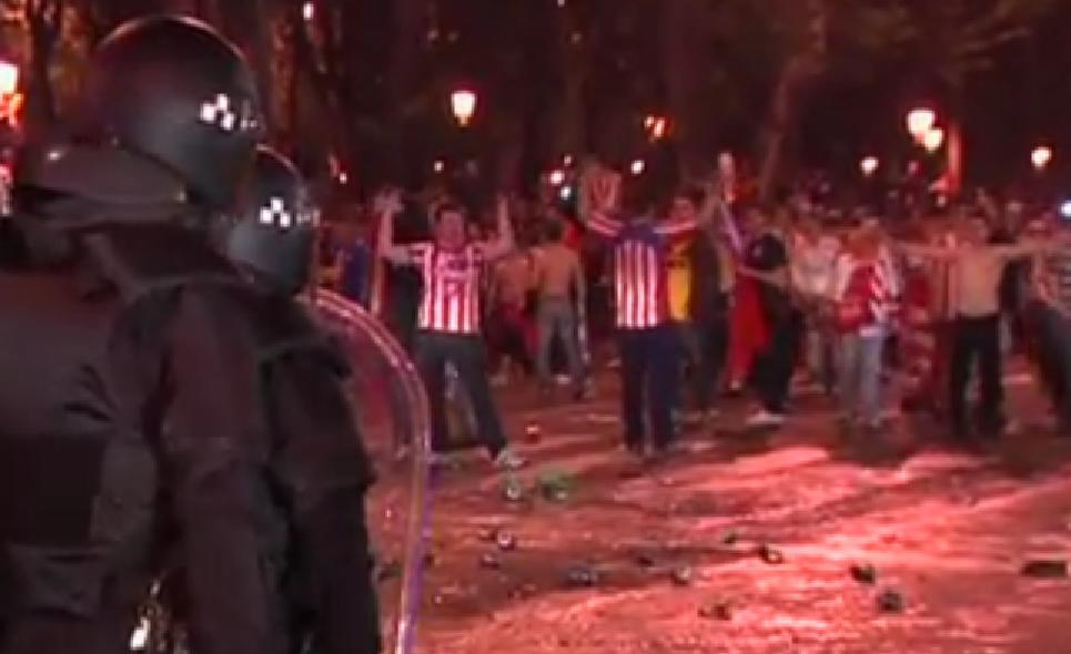 Atletico Madrid, festa rovinata dagli scontri a Madrid VIDEO