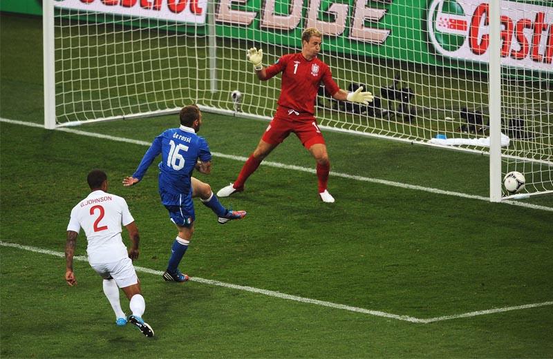 Inghilterra-Italia 2-1, Defoe castiga un'Italia ingenua; a segno De Rossi