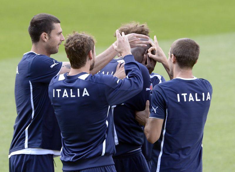 VIDEO Italia:| Tutti contro Balotelli