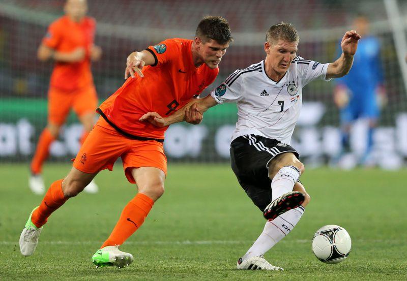 Inter: Huntelaar gets closer. AC Milan: duel with Roma for Chiriches