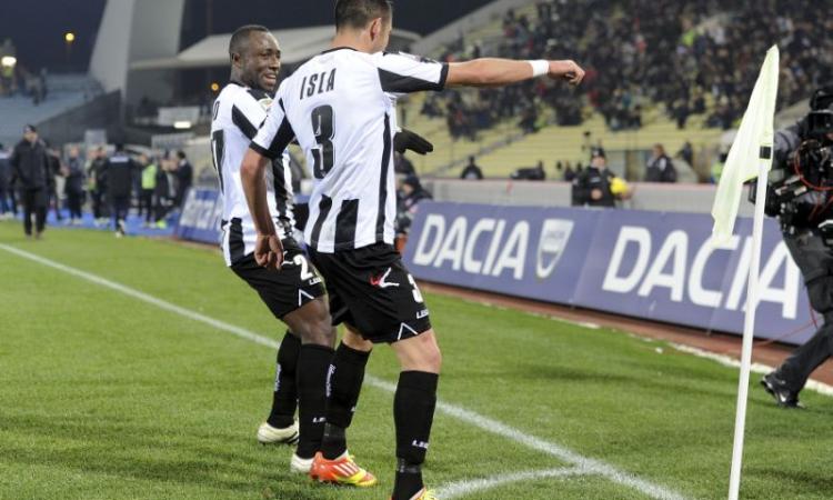 VIDEO Isla scatenato tra modelle e balli sexy in Cile! Altro che Juve...