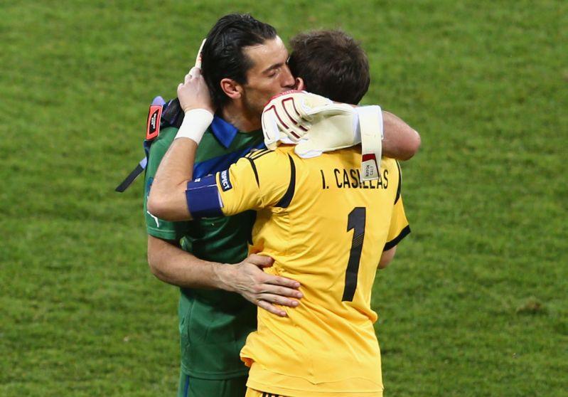 Casillas celebra l'amico Buffon: 'Hai molti anni davanti a te'