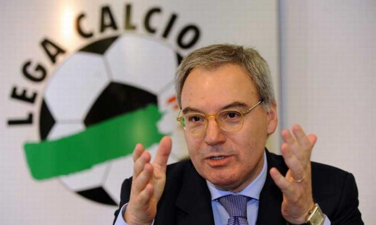 Report calcio, Serie A in rosso: aumentano i debiti e calano gli spettatori. Mercato: la metà degli 'affari' sono prestiti