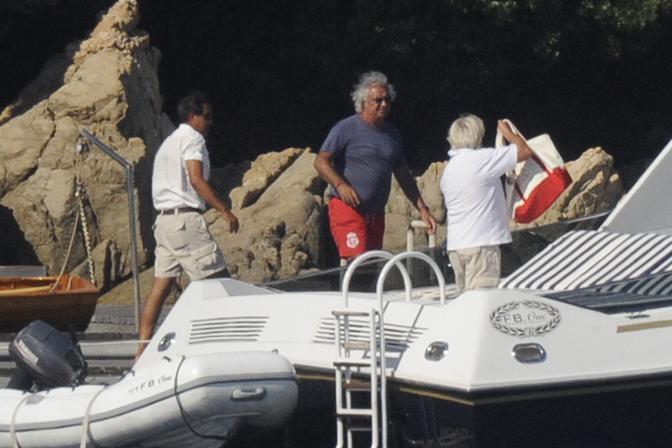 Mediaset vola. Briatore da Berlusconi: cosa bolle in pentola al Milan?