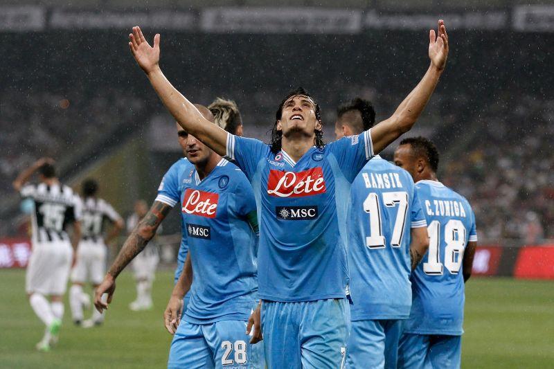 Cavani rinnova col Napoli: clausola di rescissione da 50 milioni