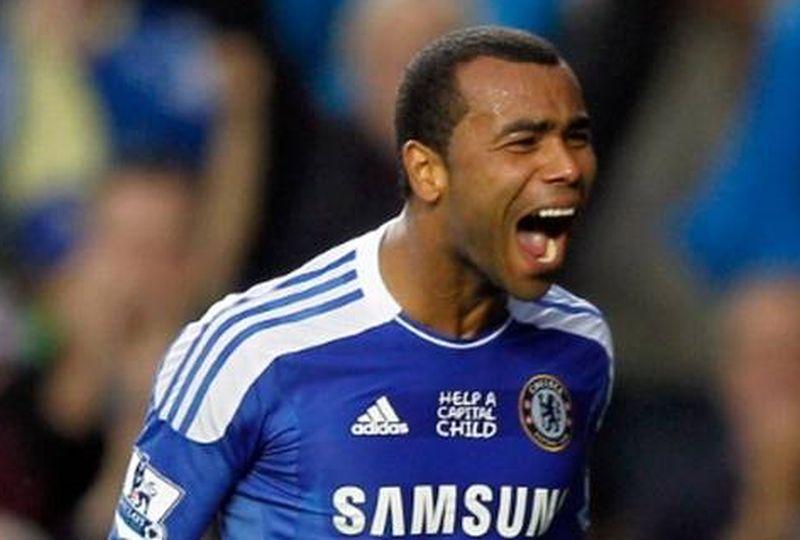 VIDEO Ashley Cole paga caro un 'tweet'