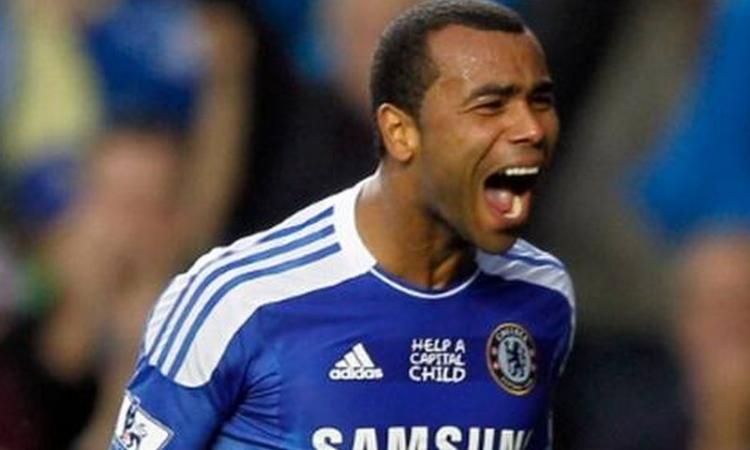 Chelsea, c'è anche il Liverpool su Ashley Cole