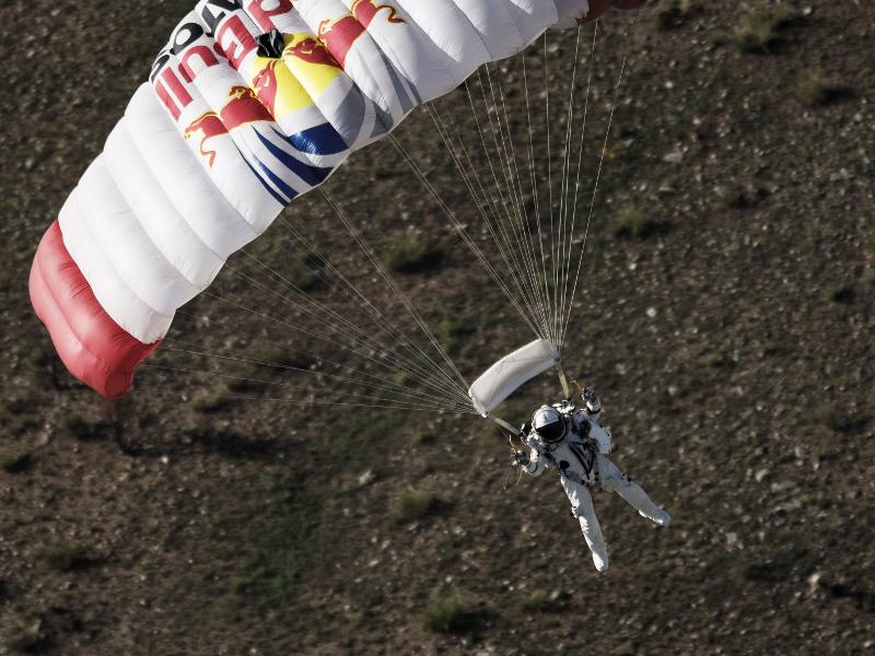 Baumgartner abbatte il muro del suono: VIDEO