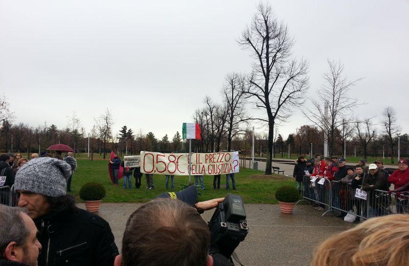 Ecco Piazzale Grande Torino, ma i tifosi protestano