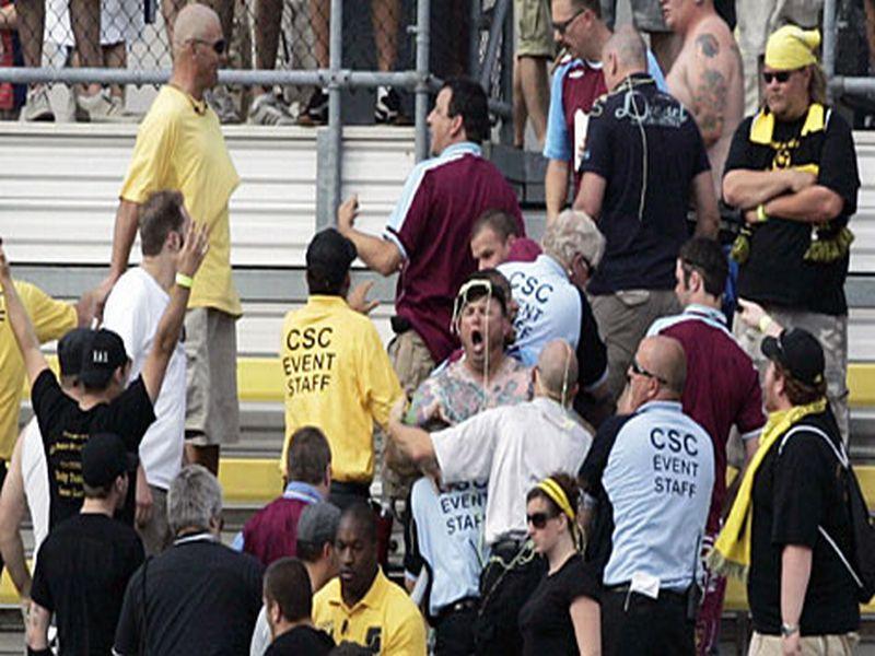 West Ham, tifosi banditi dallo stadio: hanno sniffato polvere bianca dalla testa di un uomo