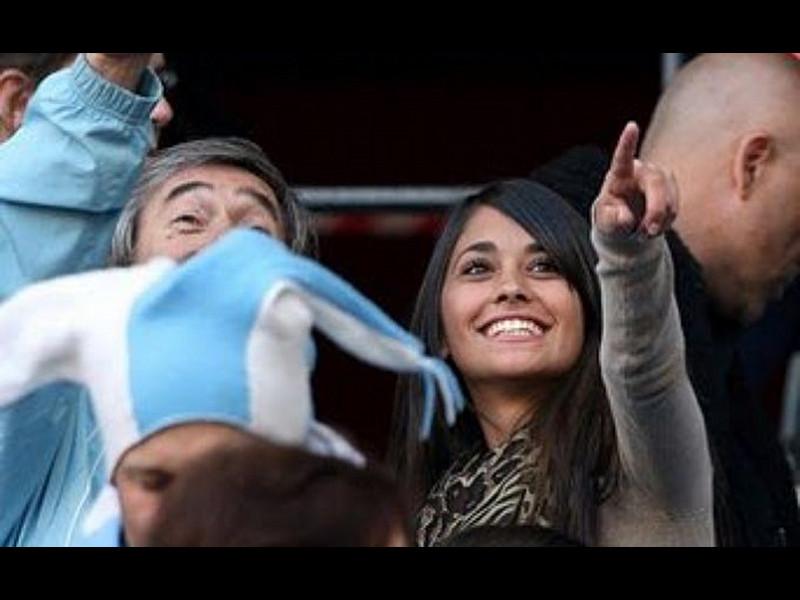 VIDEO Cristiano Ronaldo fa il 'galletto' con la signora Messi