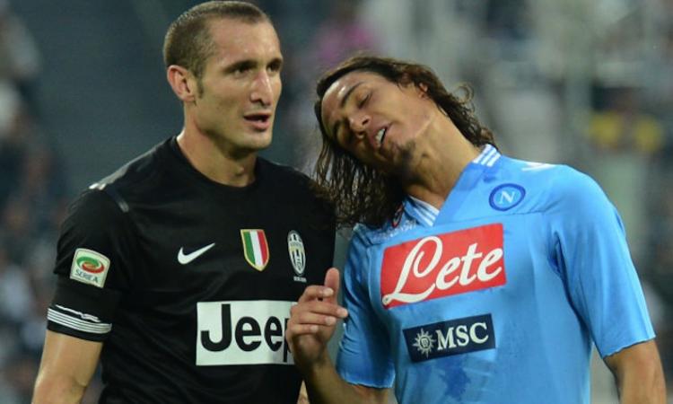 Grande Napoli, irriducibile Juve. Cavani e Chiellini, pace finale da campioni
