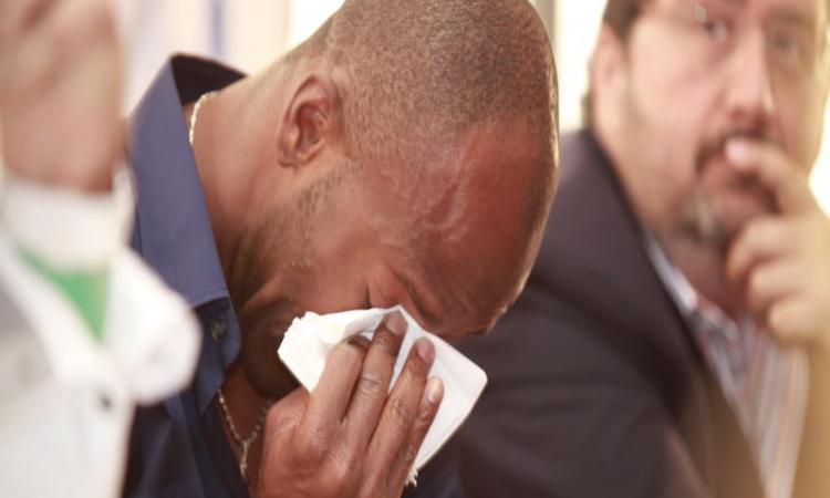 Suazo annuncia il ritiro in lacrime: 'Troppi infortuni, grazie a Cagliari e Catania'