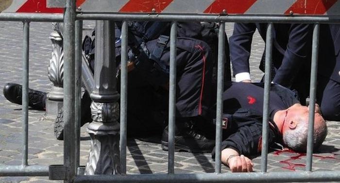 GIURA IL GOVERNO LETTA, SPARATORIA A PALAZZO CHIGI: feriti 2 carabinieri, uno è gravissimo. Preso l'attentatore