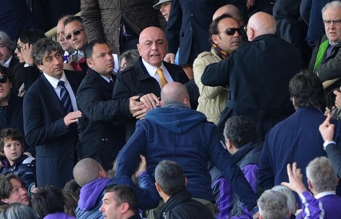 Galliani aggredito, lo salva Renzi. Ferita guardia del corpo. Teotino: 'Galliani ha quasi litigato con un bambino'