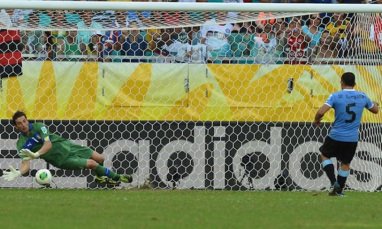 Confs Cup: Buffon para tre rigori, l'Italia batte l'Uruguay e chiude terza