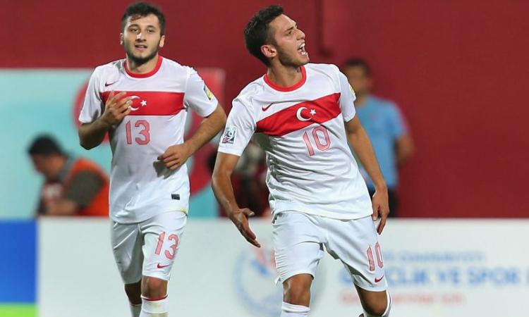 Calhanoglu, il 10 che chiama la mamma e fa impazzire il Bayern Monaco