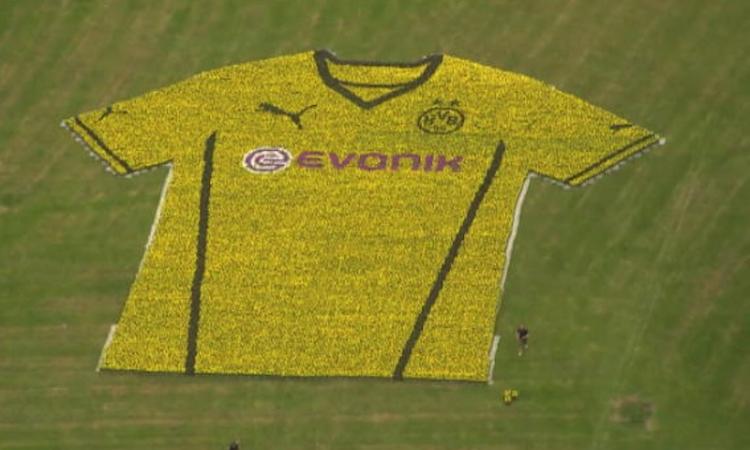 Nuova maglia fatta con i fiori, a Dortmund si può VIDEO