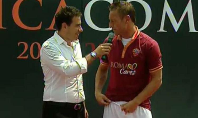 UFFICIALE: Totti firma con la Roma fino al 2016. Giocherà sino a 40 anni