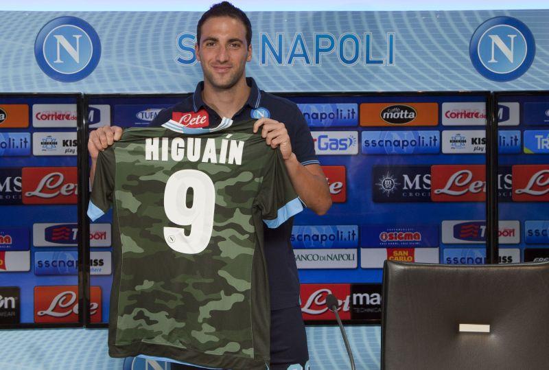 Napolimania: Higuain lancia la sfida a Cavani