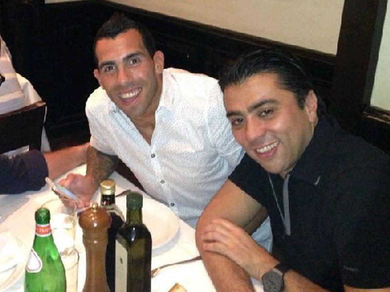 Tevez e l'agente a pranzo nel ristorante simbolo del mercato del Milan