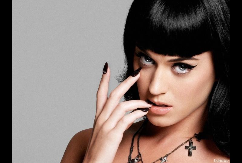 Mariti e fidanzati 'distratti' dal calcio? Ecco il rimedio di Katy Perry… VIDEO