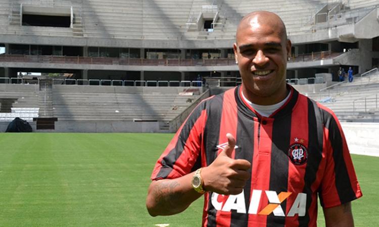 UFFICIALE: altro divorzio per Adriano, in discoteca dopo il gol