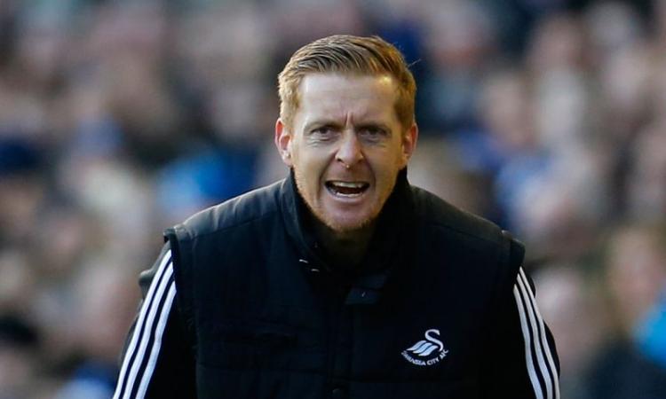 Swansea, UFFICIALE: rinnova un centrocampista