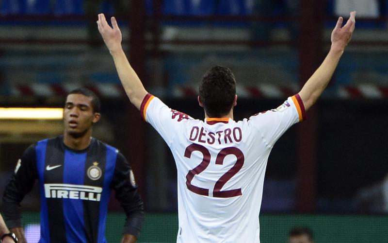 Milan: update on Destro. Juve: Lichtsteiner renews