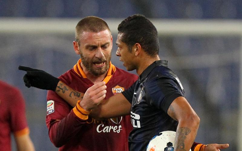 Serie A: 3 turni di squalifica a Berardi, De Rossi e Juan Jesus