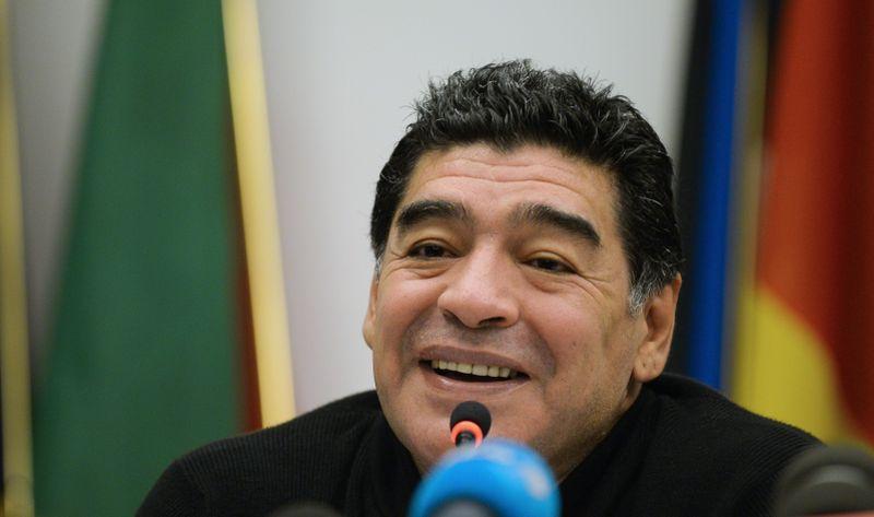 Maradona: 'Juve helped by the referees. Napoli will sell Higuain'