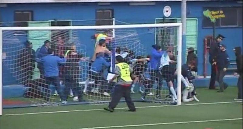 Follia ultras: in Eccellenza campana aggrediti i calciatori con sedie e spranghe, 3 arresti VIDEO 