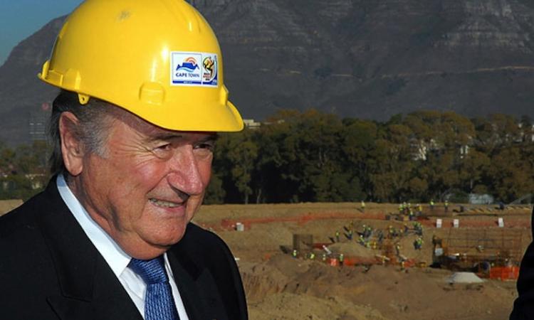 Jacobelli: il mesozoico Blatter ha scoperto che in Qatar fa troppo caldo (e gli Indignados brasiliani l'aspettano)
