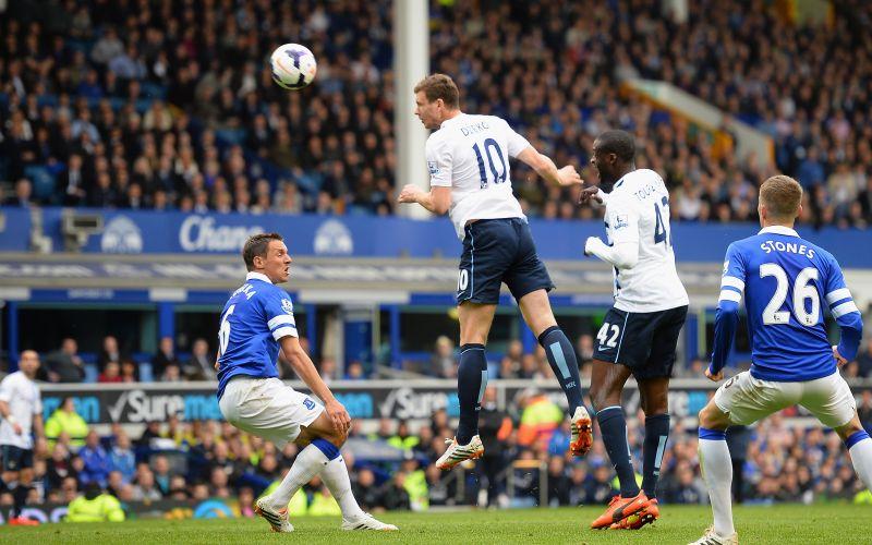 City batte Everton con Dzeko: è in vetta alla Premier. Barcellona, sfuma la Liga