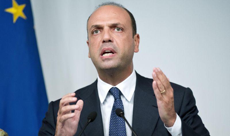 Alfano: 'Lo Stato c'è, è forte, non ha paura e non fa trattative con la curva. Le società sono sane, allontanano i violenti'