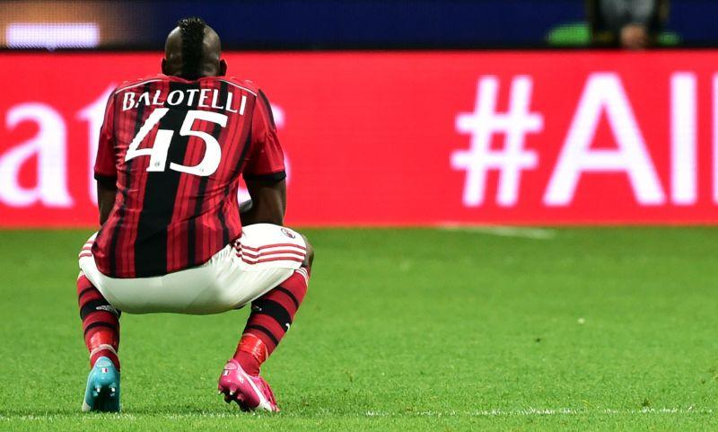 Balotelli: foto con dedica per Inzaghi