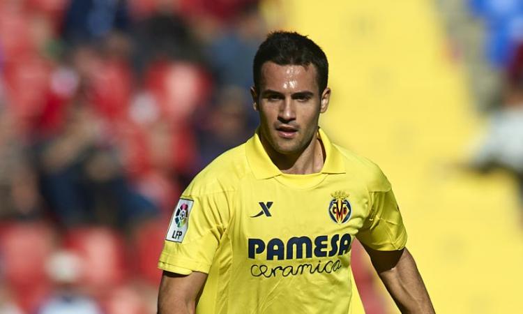 Liverpool, sfida al Barcellona per un terzino