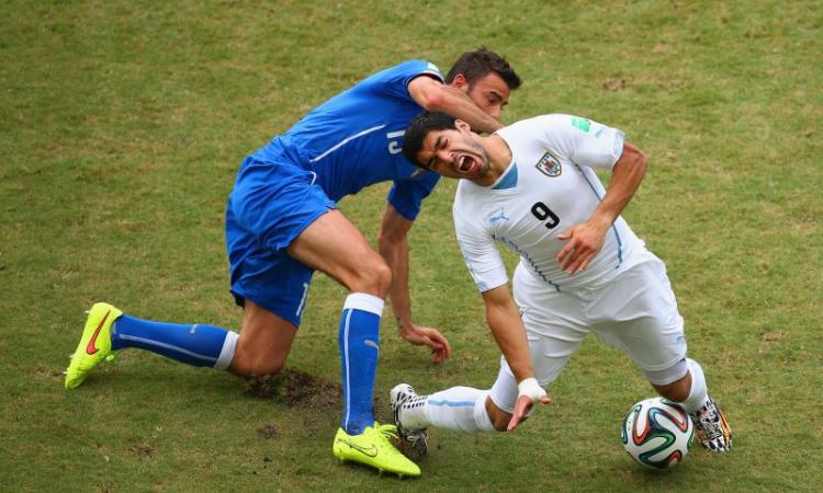 Suarez: 'Scontro con Chiellini? Sono cose che in area succedono'