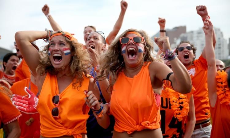 Brasile 2014: colorate, solari e... poco vestite! Le bellezze mondiali sugli spalti FOTOGALLERY
