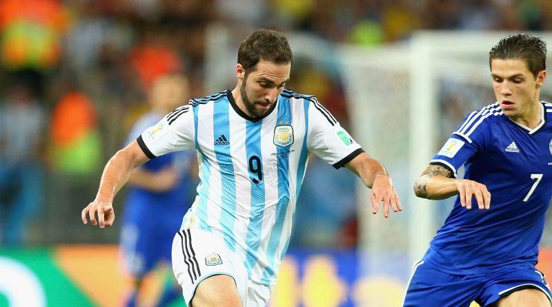 Napoli trema per Higuain: suo padre e Messi lo spingono al Barcellona