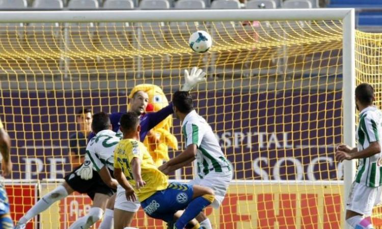 Clamoroso a Las Palmas: i tifosi festeggiano la promozione in Liga, ma il Cordoba beffa tutti al minuto 100 VIDEO