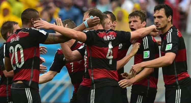 Niente biscotto: un Thomas Muller da record porta Germania e Usa agli ottavi