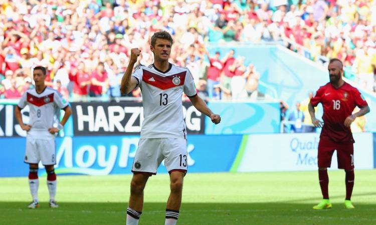 La Germania strapazza il Portogallo: 4-0 con tripletta di Muller. Follia di Pepe