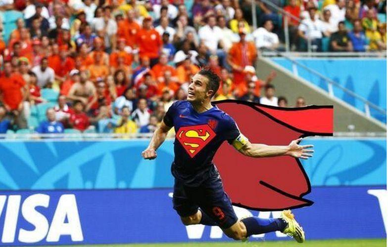 Van Persie come Superman, i giornali spagnoli listati a lutto