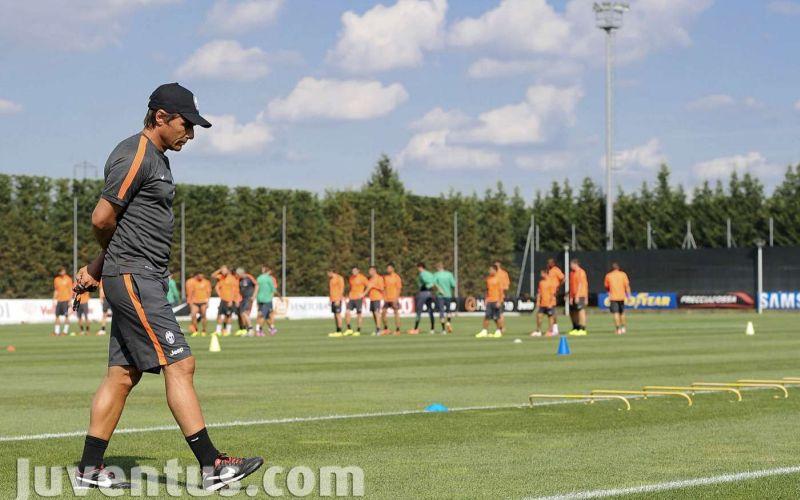 Conte, l'ultima FOTO a Vinovo. E Allegri twitta il motto Juve: #finoallafine